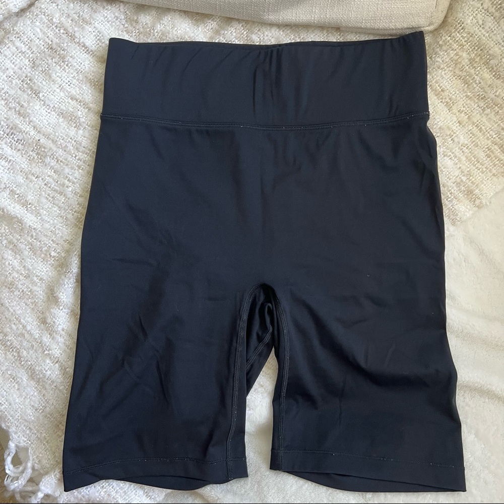 Bandier All Access Center Stage 9” Biker Short - Picture 3 of 6